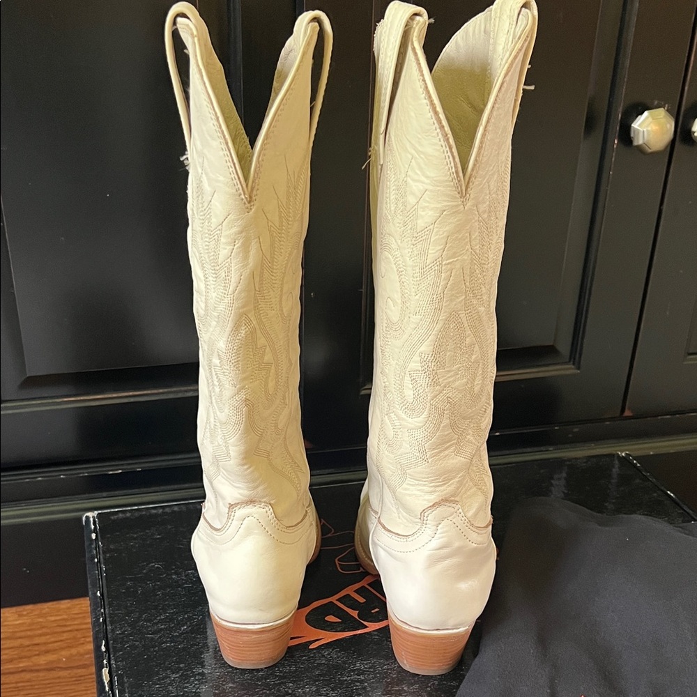 FREEBIRD WOODLAND BEIGE BOOTS - Size 7 - Picture 12 of 12